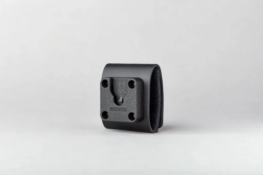 [FG-42-000034] Klick Fast Dock on Leather Belt Loop with Velcro Fastening Peter Jones